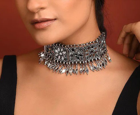 Choker for the fourth Look