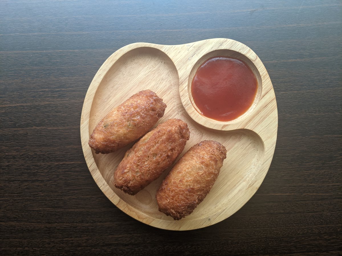 शाम के स्नैक के लिए स्वादिष्ट चीज़-पिज़्ज़ा ब्रैड रोल.jpg